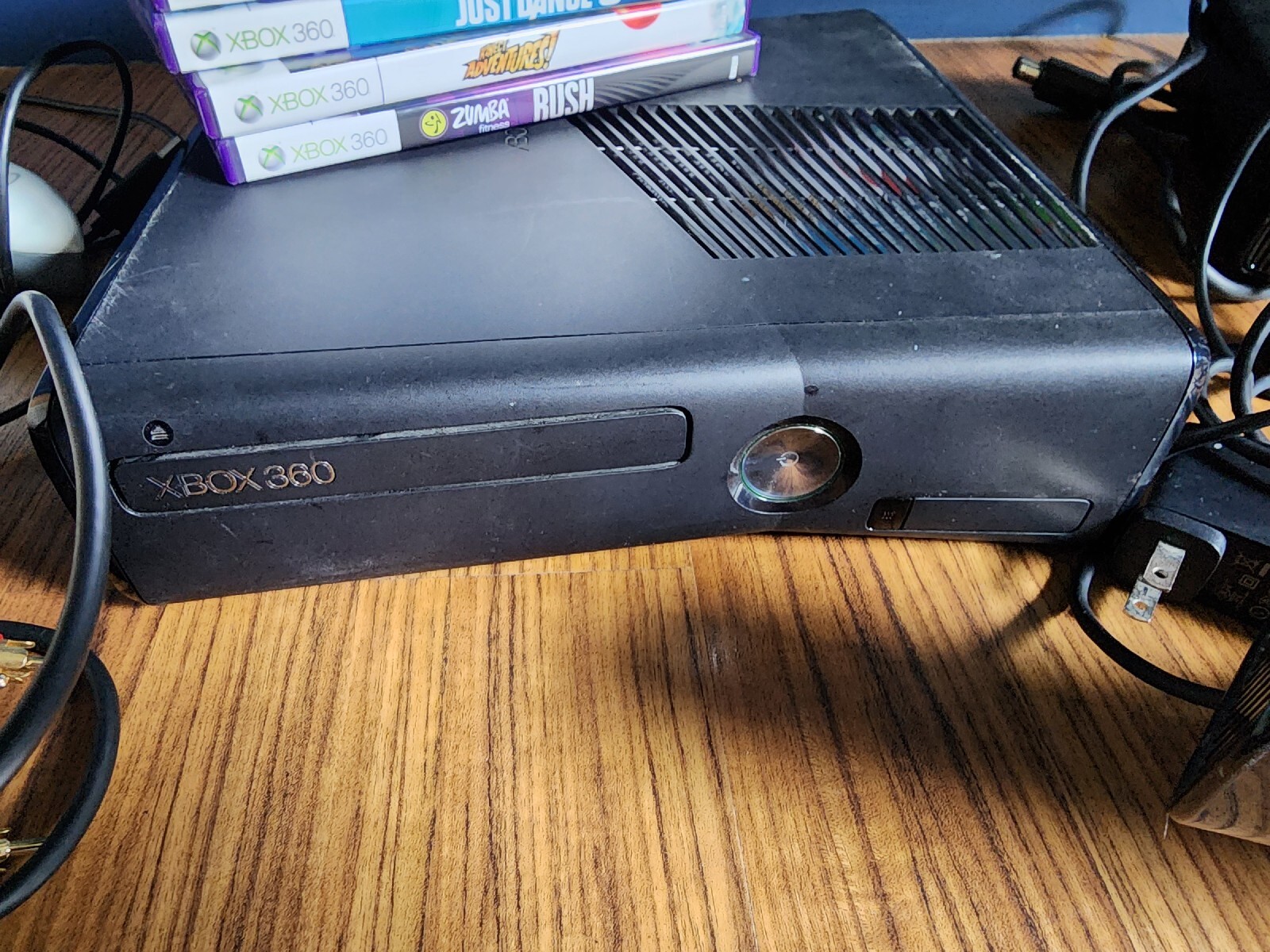 Microsoft Xbox 360 S Gaming Console and Kinect – Black, 7 Games