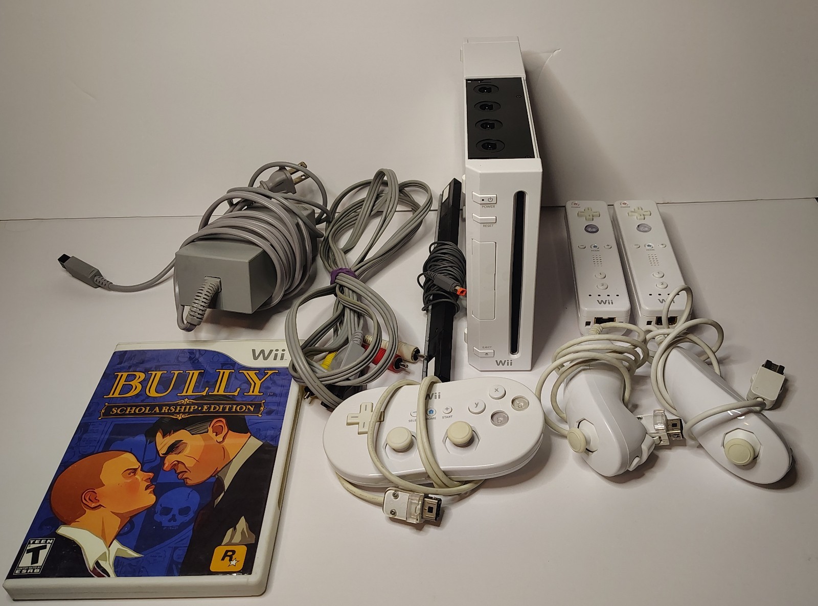 Nintendo Wii Bundle Everything TESTED and Working Multiple Controllers Included