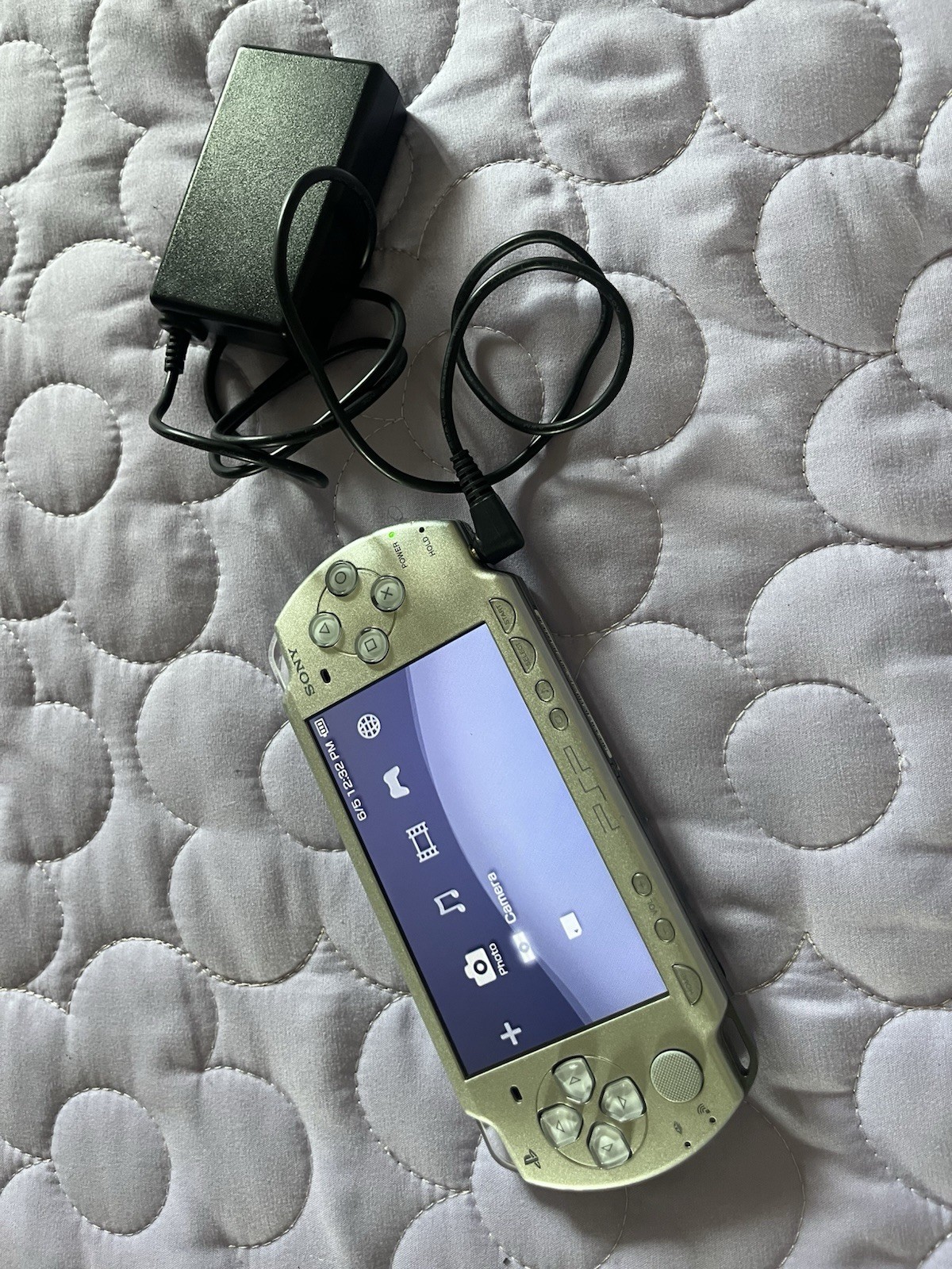 Sony PSP 2001 Slim Launch Edition Handheld System – Silver with Charger
