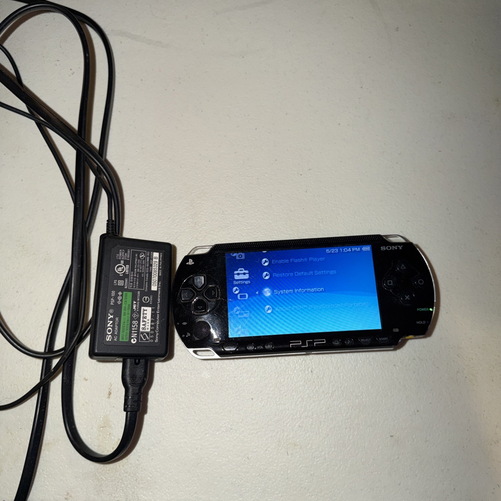 Sony Playstation Portable PSP PSP-1001 Handheld Console W/ Charger