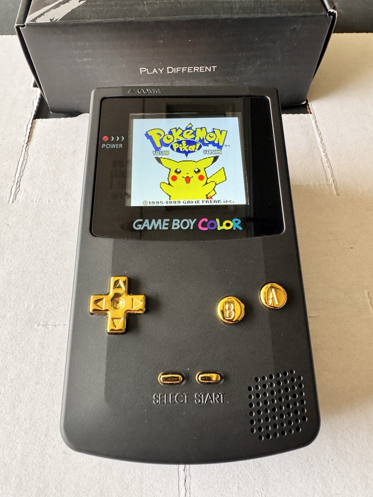 Custom Black & Gold Gameboy Color With IPS Screen – USB Type C Rechargeable