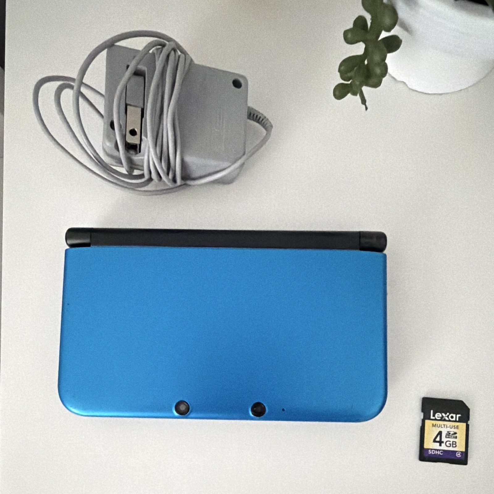 Nintendo 3DS XL Blue/Black Handheld Console w/ Charger Wi-Fi 4GB NTSC-U/C
