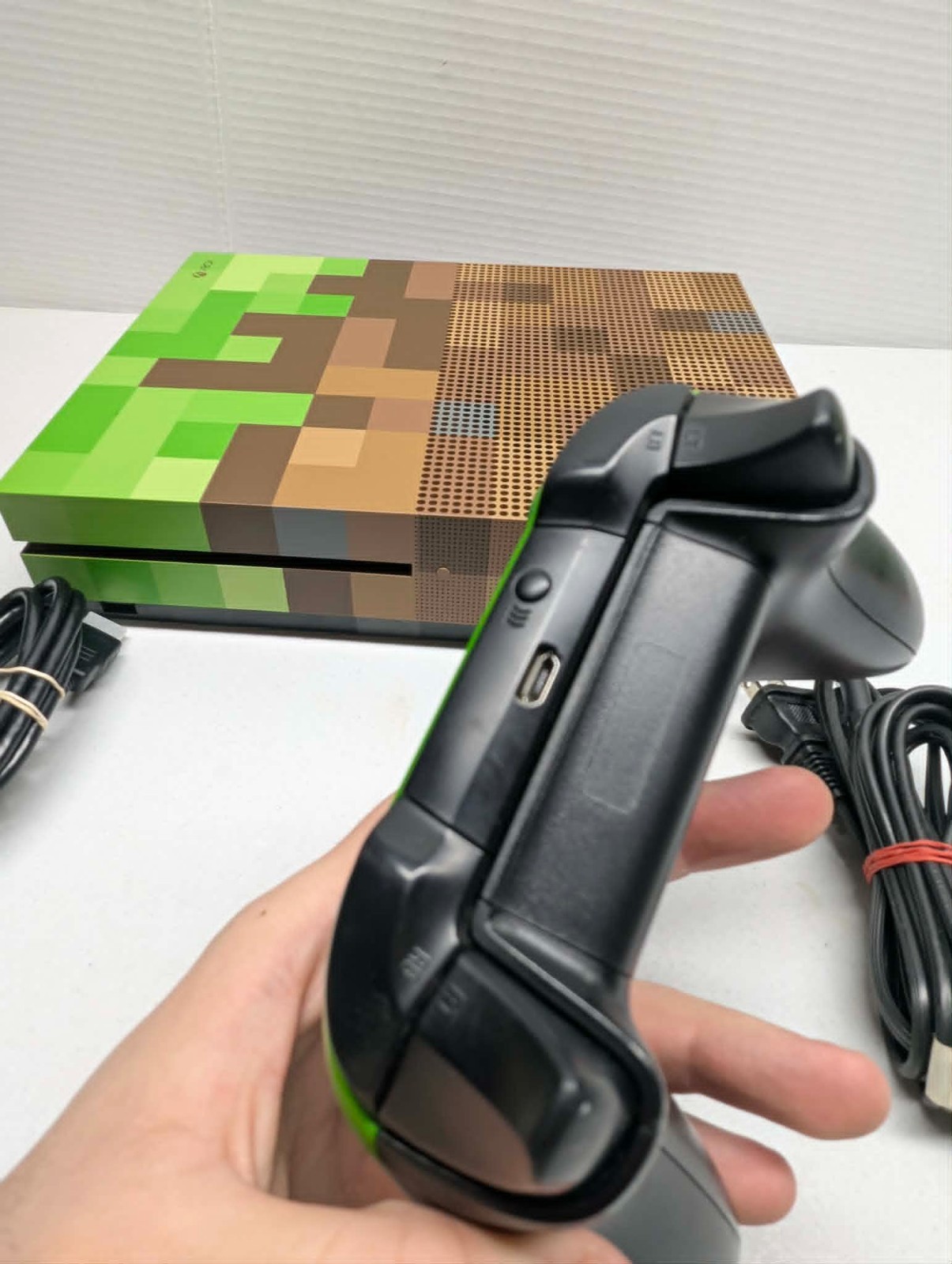 Minecraft Xbox One Limited Edition With Controller And Cables FULLY WORKING