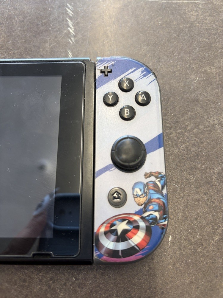 NINTENDO HAC-001(-01)  SWITCH W GRAY JOY CONS CAPTIN AMERICA THEME STICKER