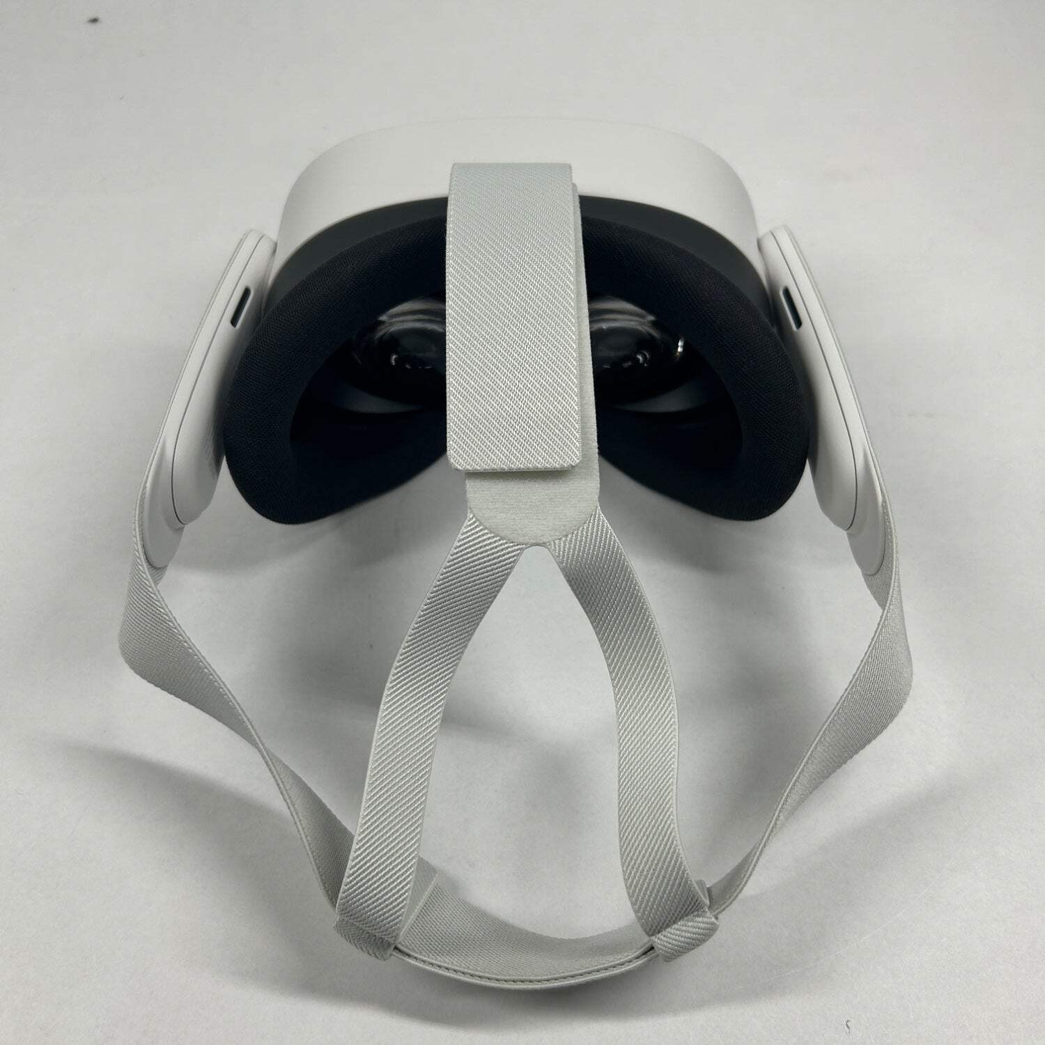 Meta Quest 3S 128GB Standalone All-in-One VR Headset P97