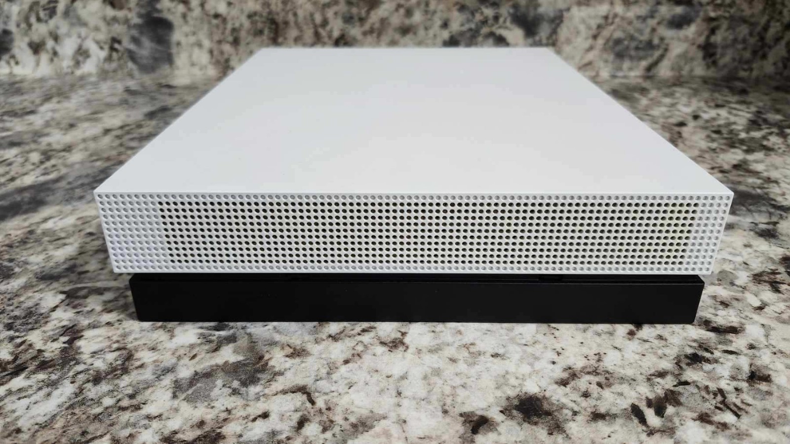 Xbox One X 1TB Robot White SE w CONTROLLER & CABLES FAST SHIPPING📦🎮🔥