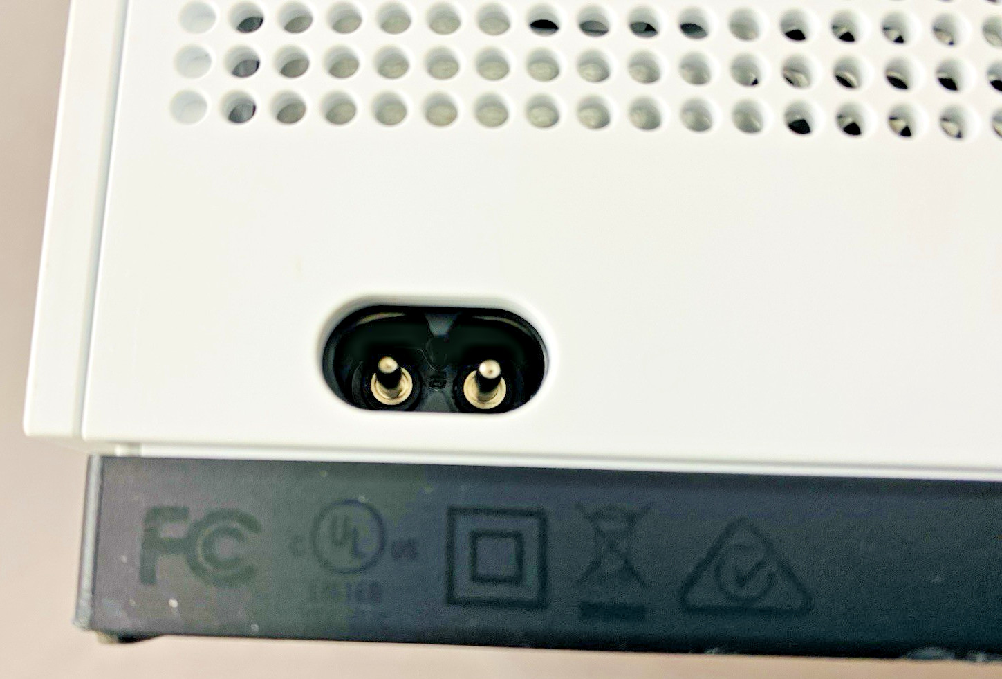 Microsoft Xbox One S 500GB – White Console 1681 All Digital Bundle – Tested.