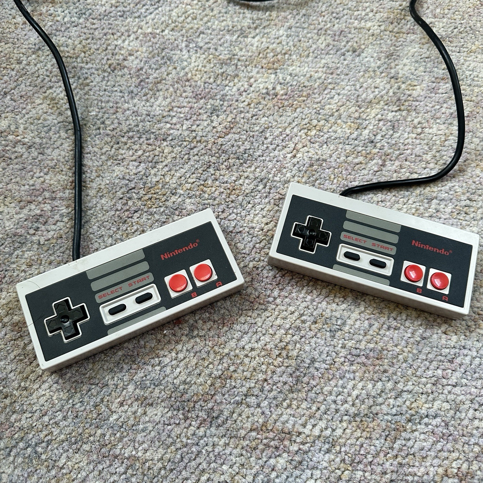 Nintendo NES Console Bundle Tested OEM Zapper 6 Games Manuals Controllers