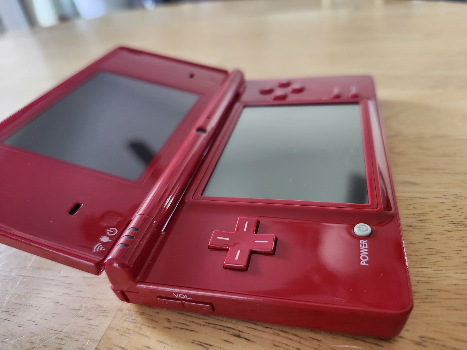 Nintendo DSi – Gloss Red *READ DESCRIPTION*