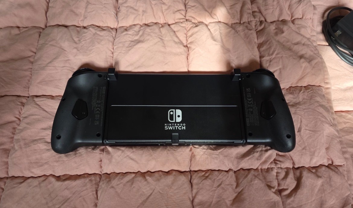 Nintendo Switch OLED 🌟 💫 64 GB – custom pickachu joy cons with 20 games🌟🔥