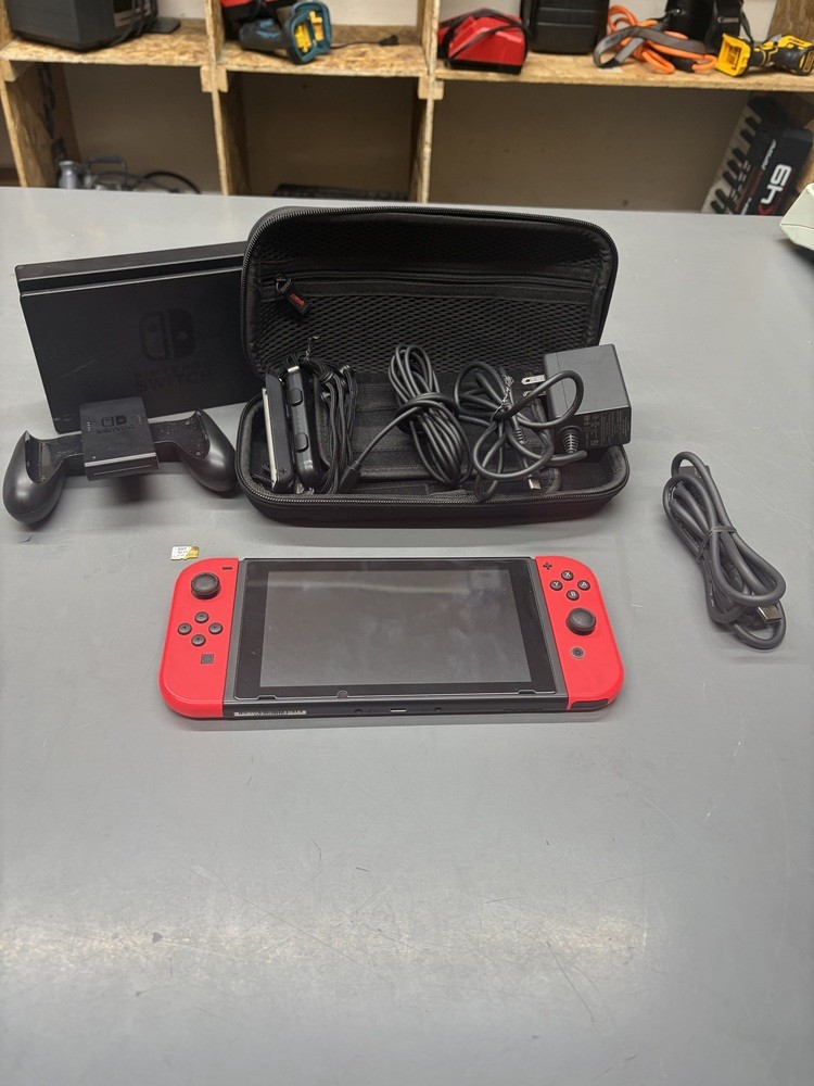 Nintendo Switch 32GB – Neon Red/Neon Red – HAC-001 w/512GB MICRO SD