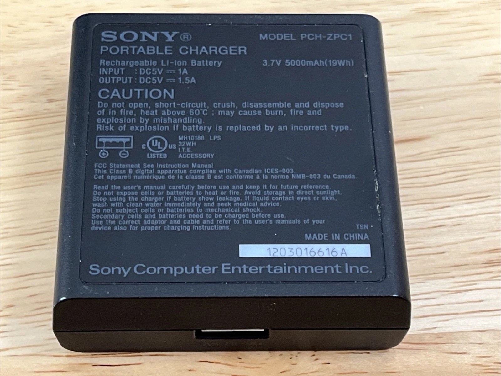 PlayStation Vita PCH-1101 OLED Complete in Box 64GB Card Cradle Case AC Charger