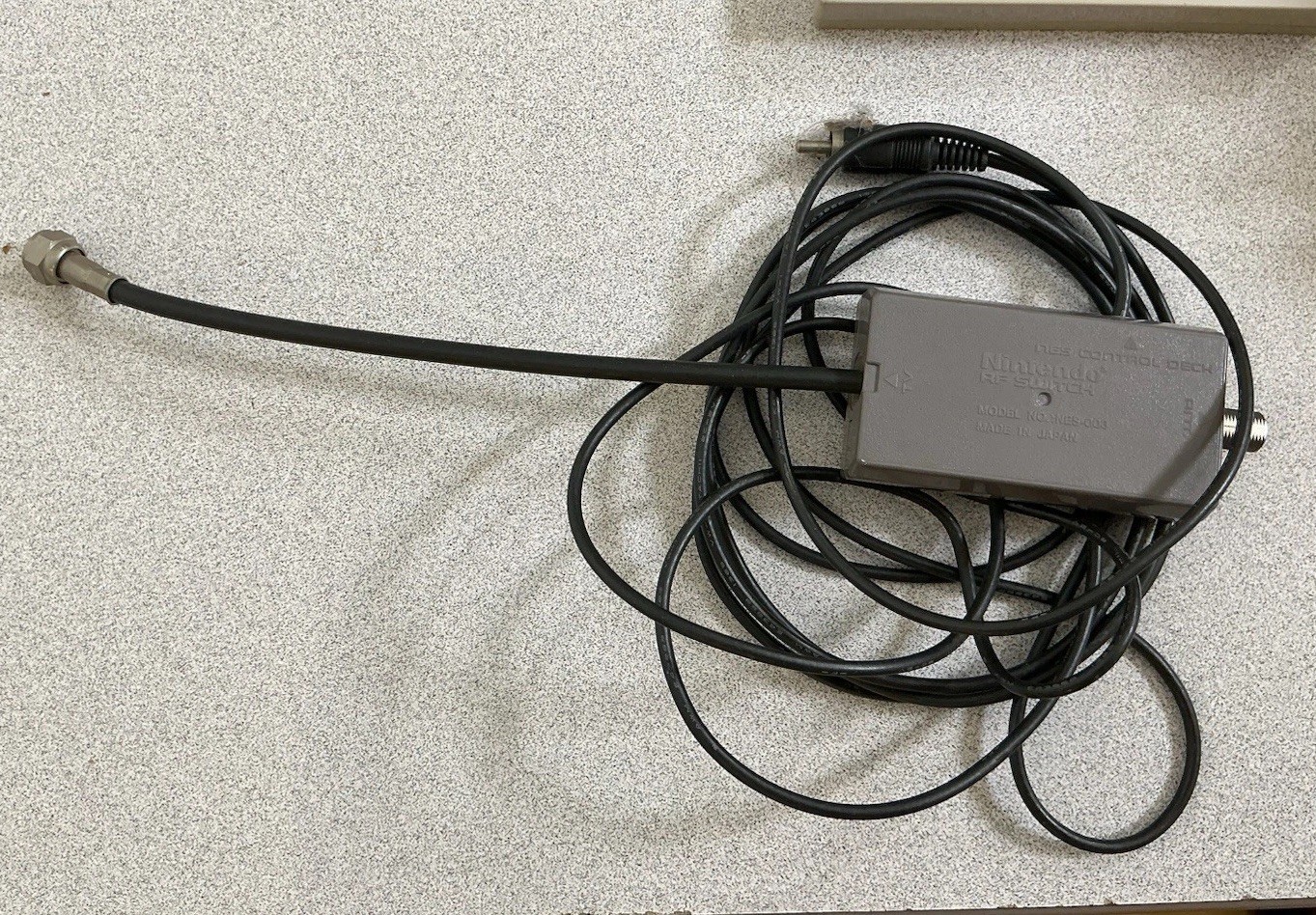 Nintendo Entertainment System Console 2 Controllers, Zapper, 3 Games Super Mario
