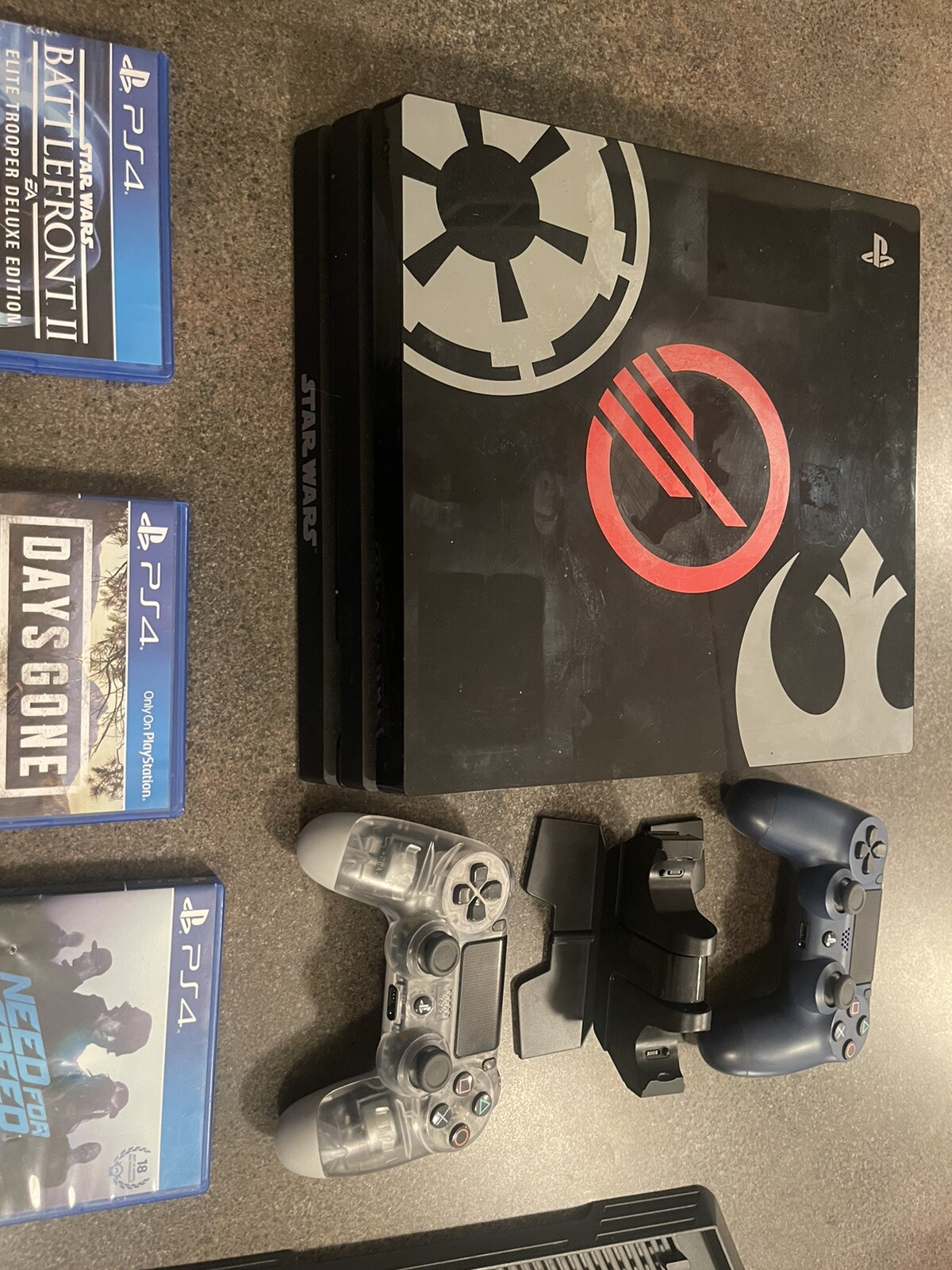 Sony PlayStation 4 Pro STAR WARS: Battlefront II Limited Edition Bundle