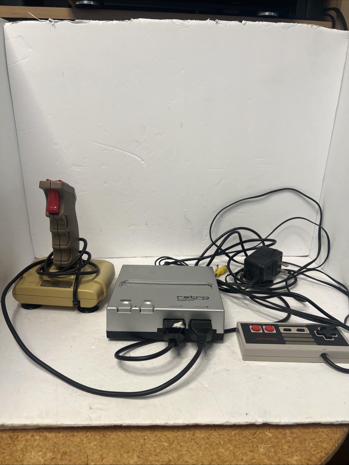 Retro-Bit Entertainment System – Silver & Black Console Controller And Joystick