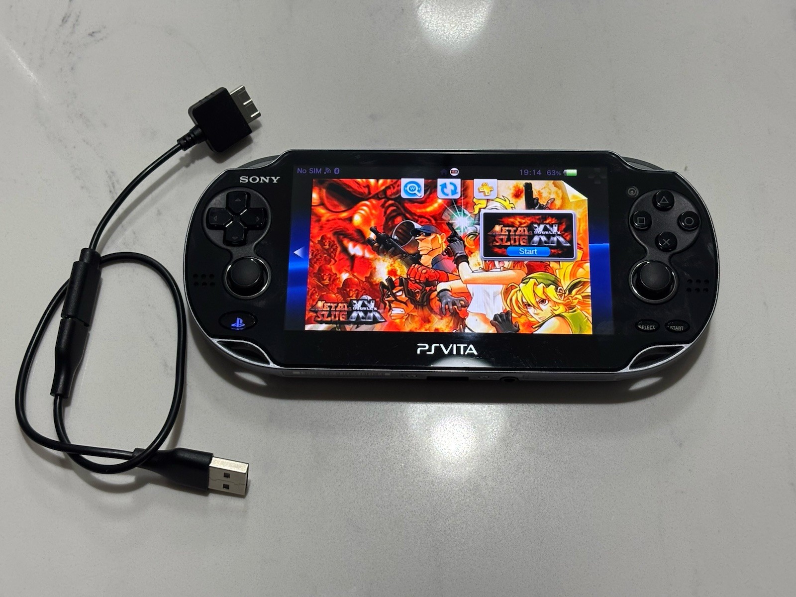Sony Ps Vita PCH-1100 Crystal Black Model Console + Charger OEM 8gb Card EXC+
