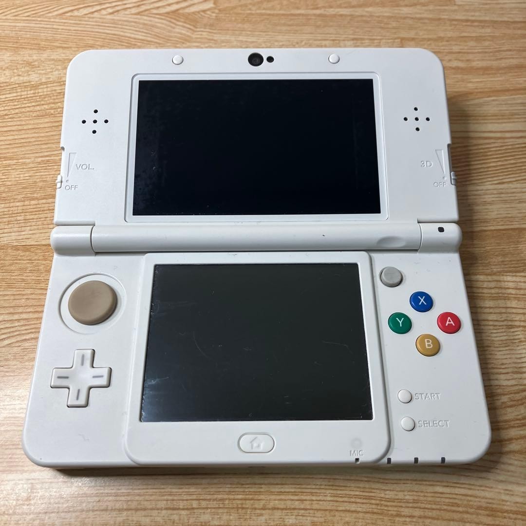 New Nintendo 3DS White Console w/ Kisekae Plate Mario Cover Plates AC Adapter