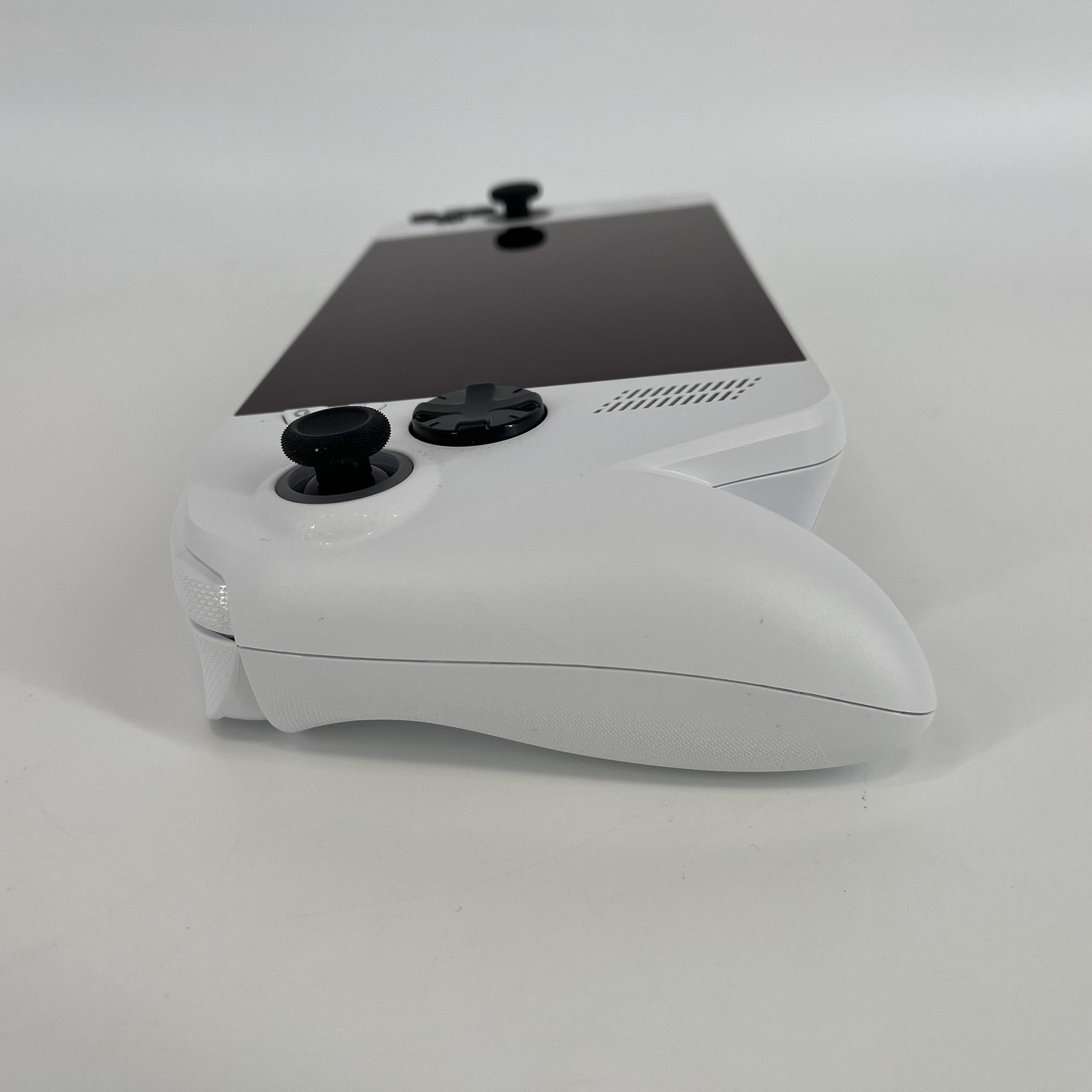Asus ROG Xbox Ally Handheld Console White 512GB w/ Charger – Excellent