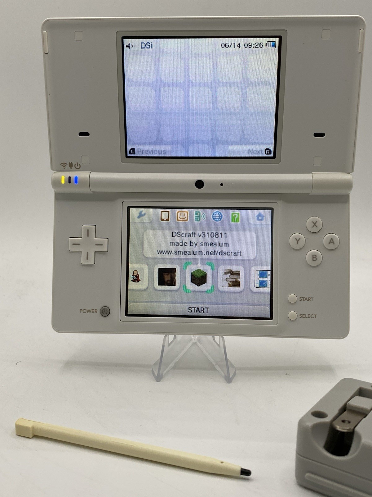 Nintendo DSi White – Includes Preloaded Library (Large Collection)