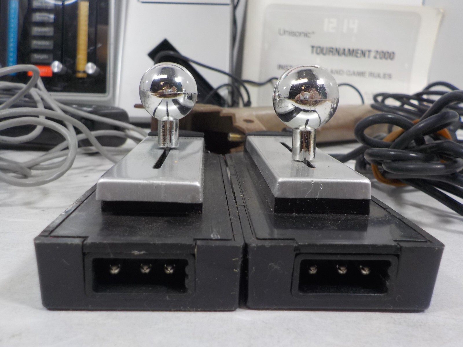 N A129 1977 Unisonic Tournament 1000 “Pong” Video Game Console Lot (Untested)