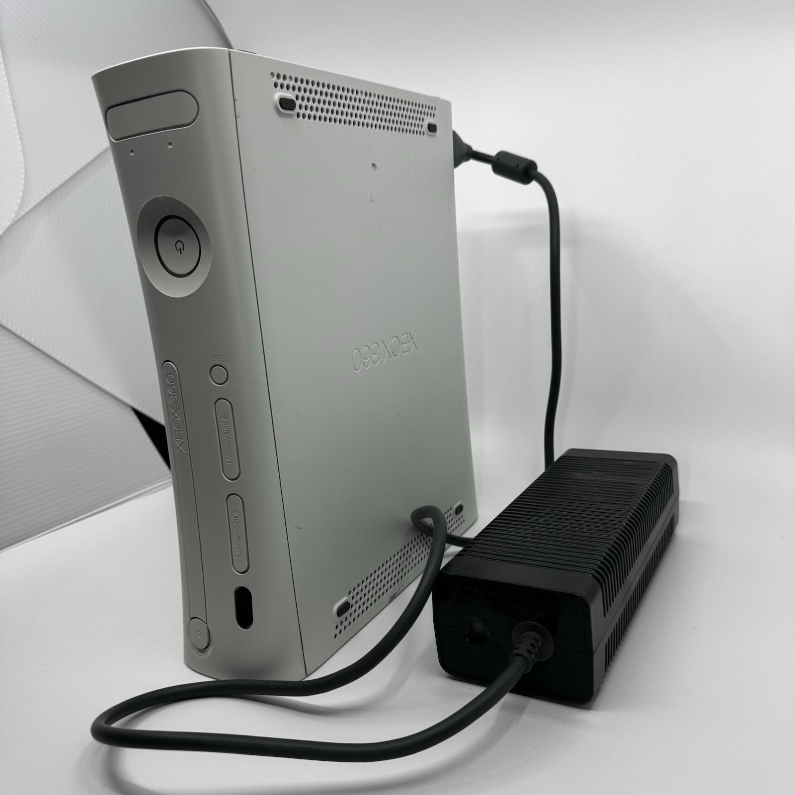 Xbox 360 S Slim Model 1439 White Console W/Controller No Hard drive Tested Works