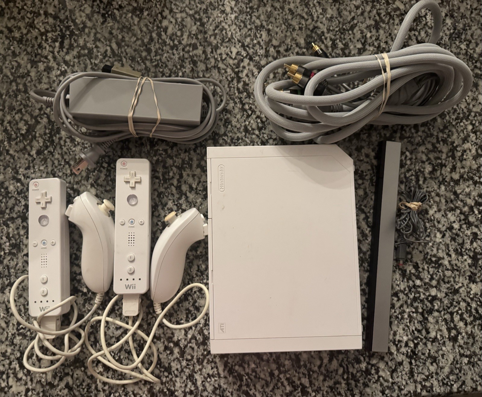 Nintendo Wii Console, Cables, 2 Controller, & 2 Nunchuck OEM Bundle PLEASE READ
