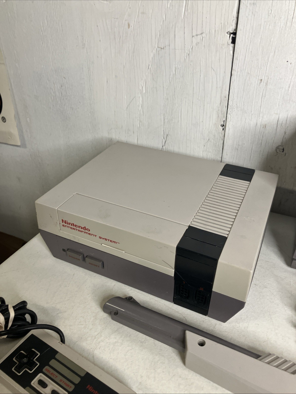 Nintendo NES Console System Bundle 10 Games Zapper NEW PINS Mario 1 & 3 Bobble