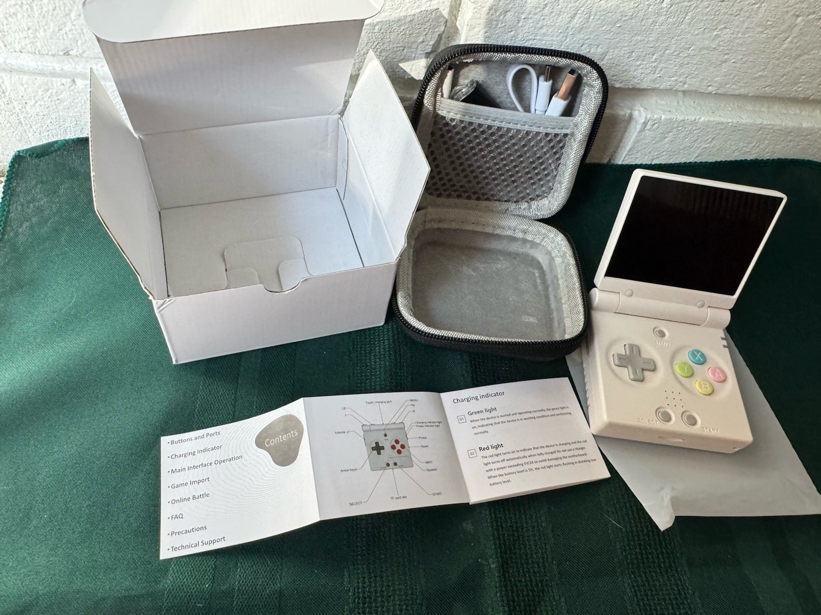 Miyoo Mini Flip Handheld Console 64GB Wi-Fi USB-C White w/ Case Box Manual