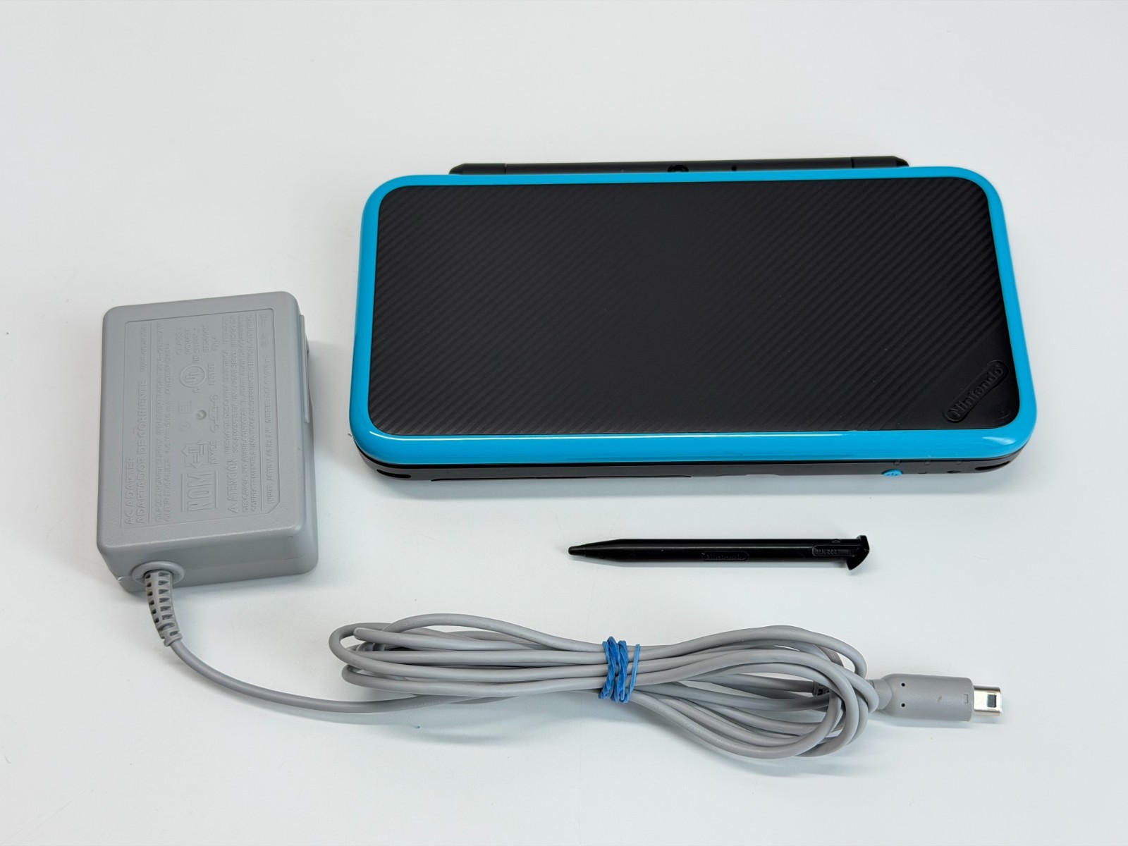 Nintendo New 2DS XL Blue/Black Handheld System Bundle w/Mario Kart 7