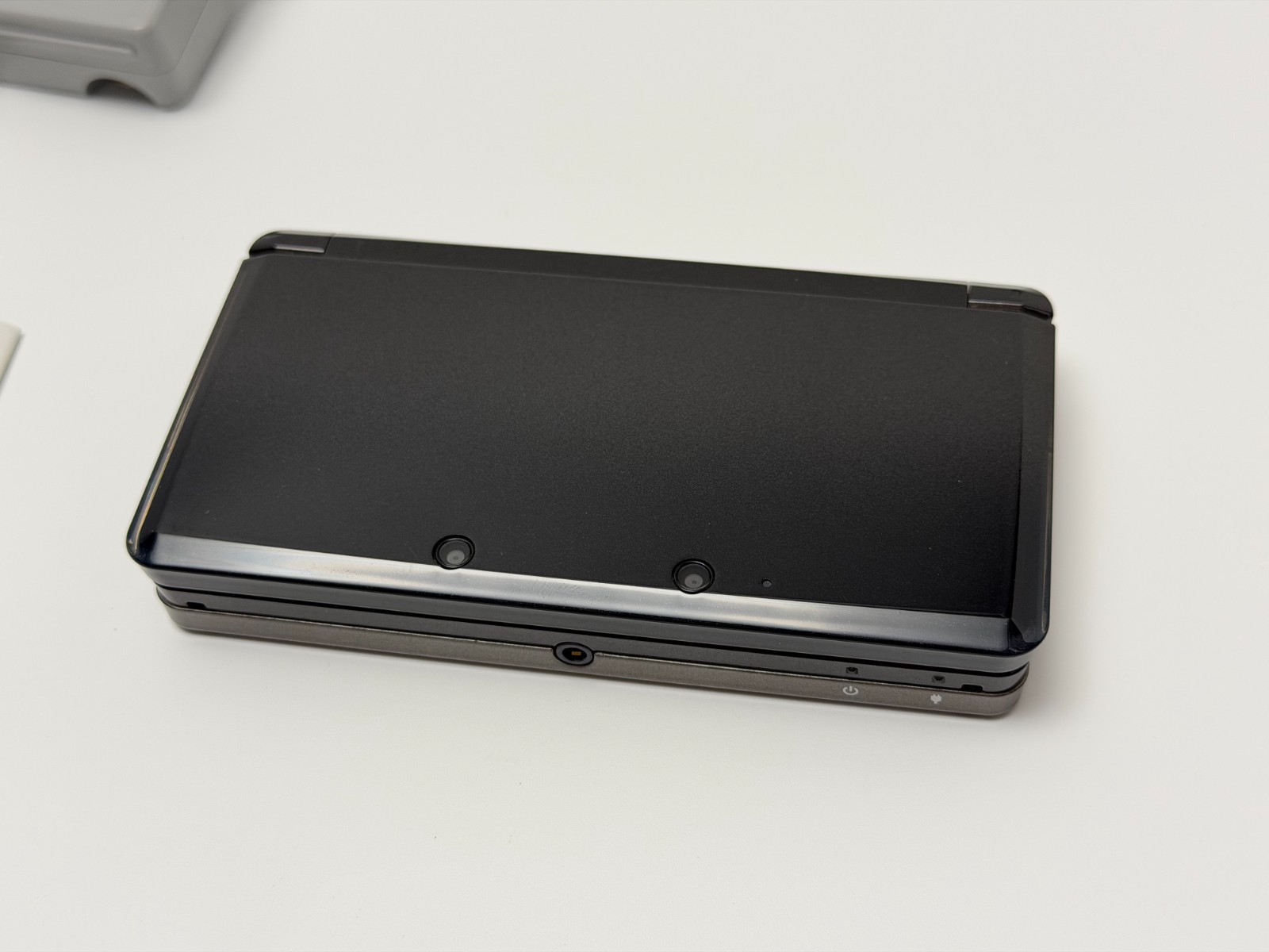 Ambassador Nintendo 3DS Cosmo Black Handheld System Bundle w/Zelda