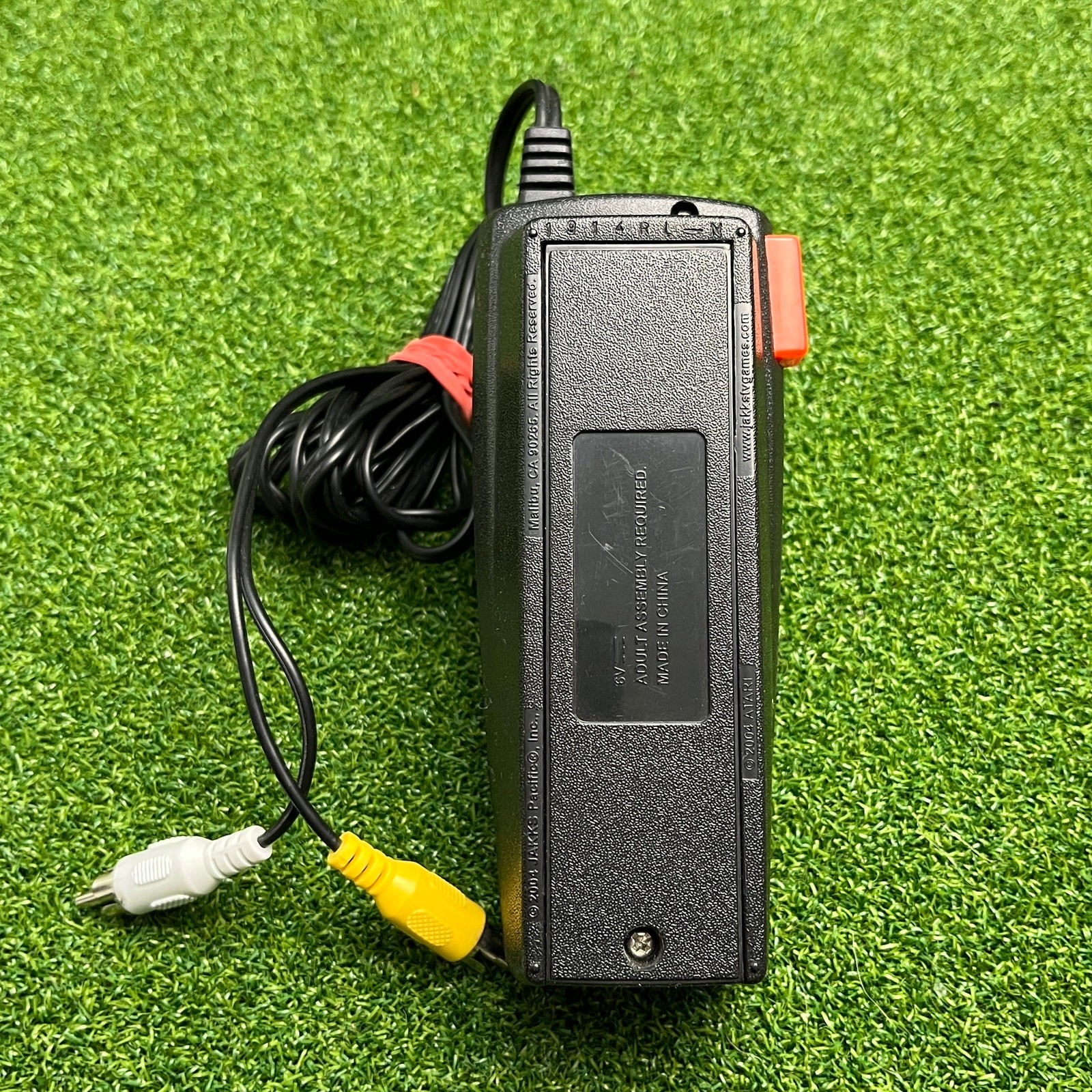 2004 Jakks Pacific Atari Paddle Plug and Play TV Game
