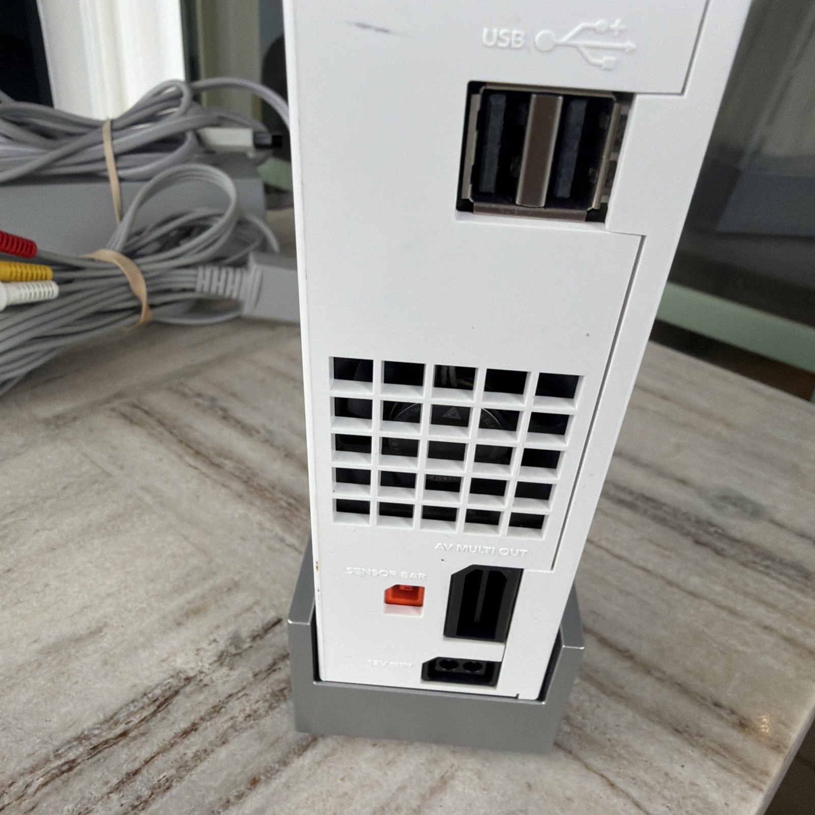 Nintendo Wii 512MB Console White + Stand & Datel Power Saves SD Card