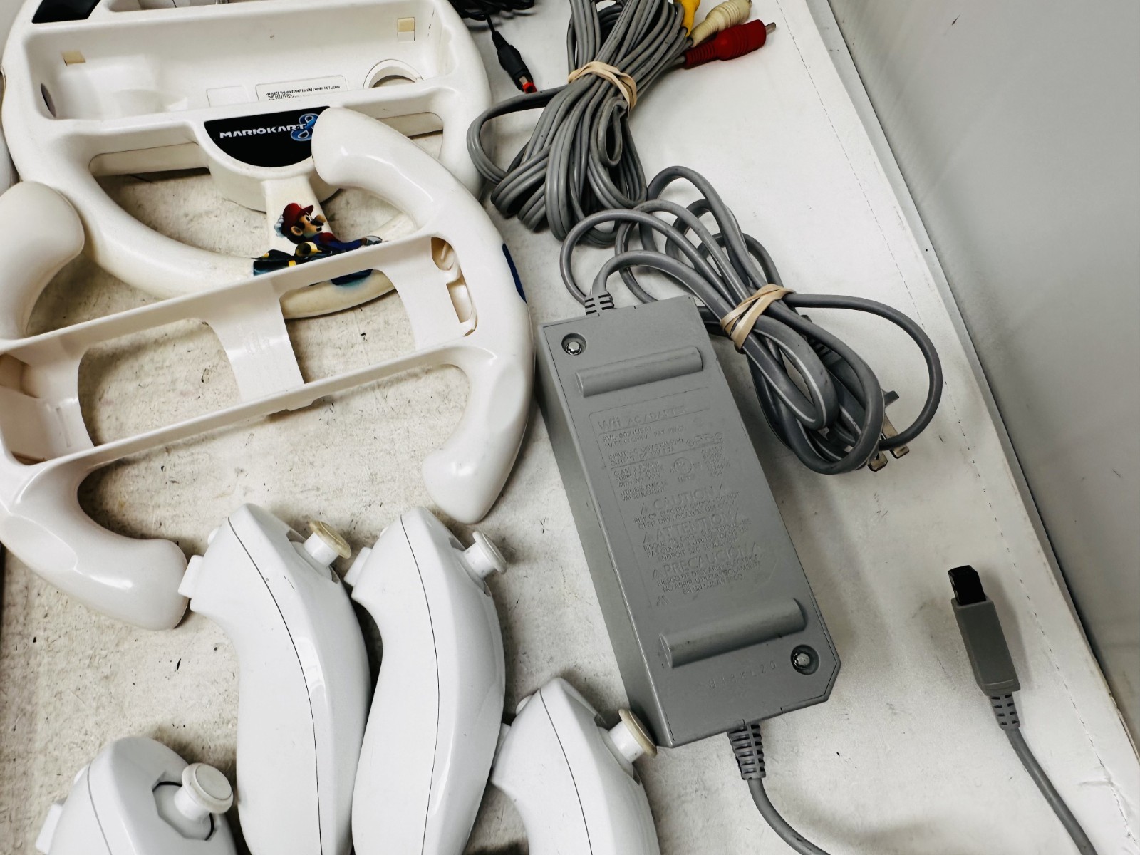 Nintendo Wii Console Lot – 4 Controllers 4 Nunchucks w/ Mario Super Galaxy WORKS