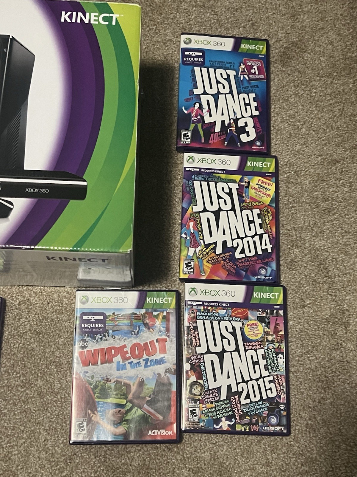 Xbox 360 4GB Console With Kinect Bundle W / Box and 8 Games Clean Tested