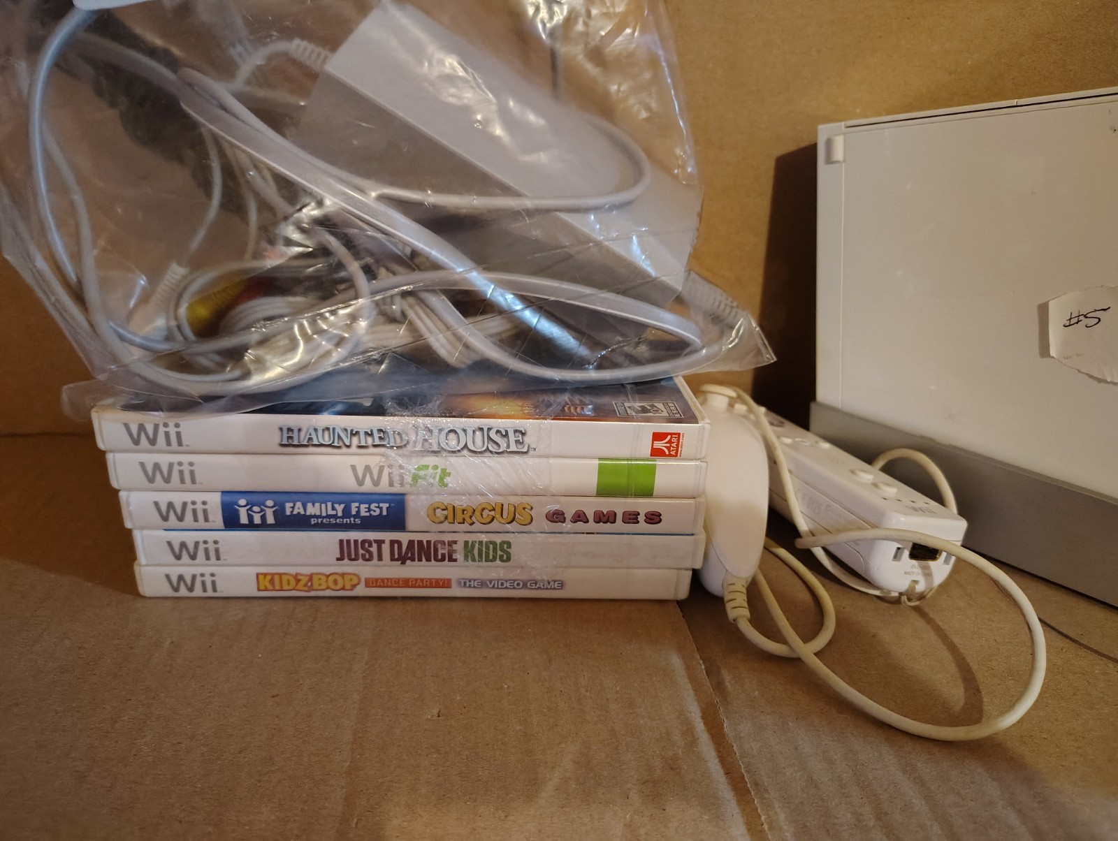 Nintendo RVL-001 Wii Console, 5 Games, 2 Controllers, 2 Nunchuck Tv Not Included