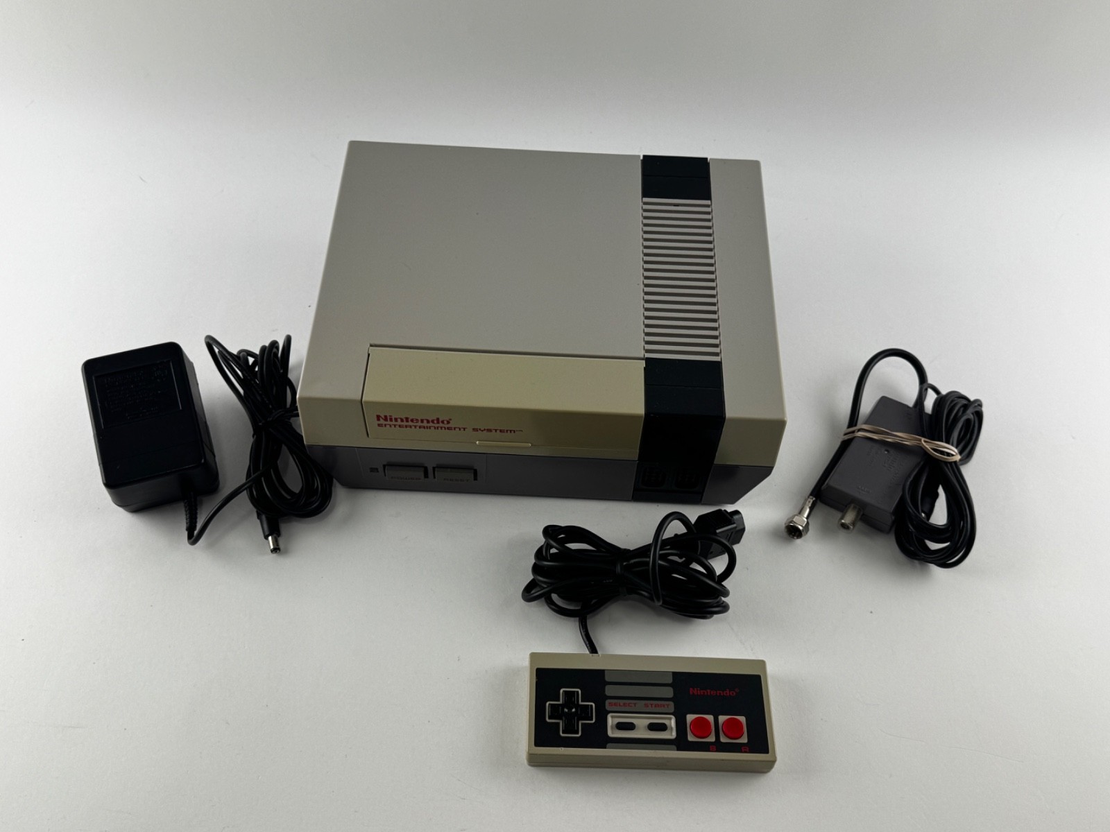 Original NES Nintendo Entertainment System Console Bundle NES-001