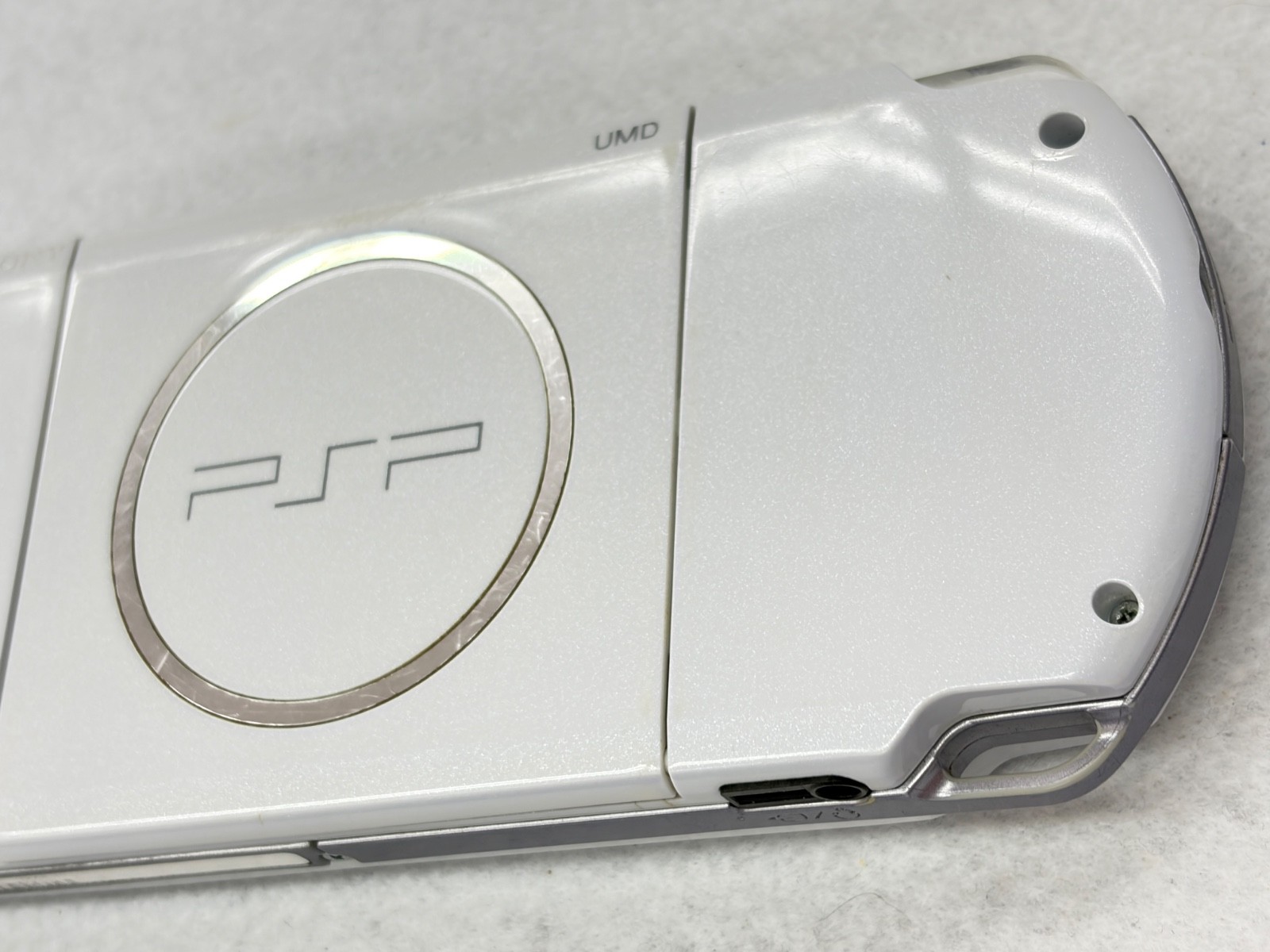 TESTED SONY PSP 3000 SILVER Console + Charger + battery + 3 game Region free 4GB