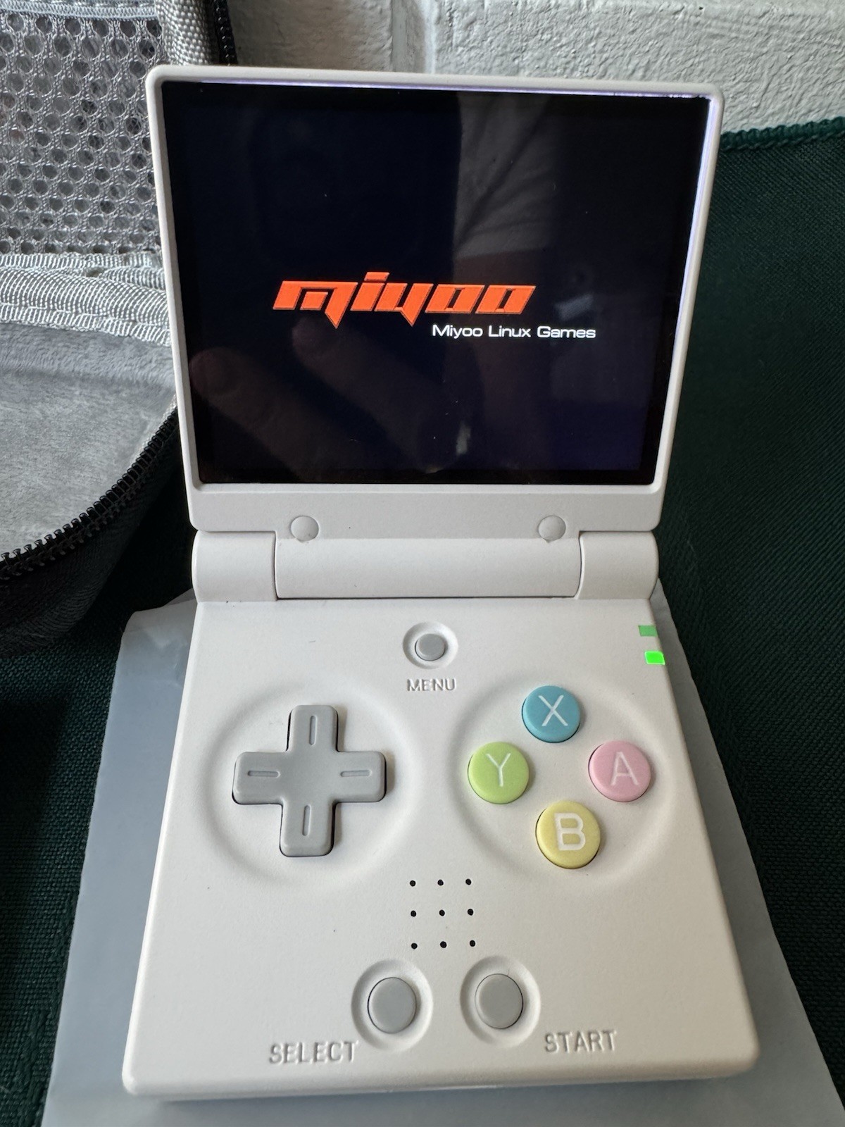 Miyoo Mini Flip Handheld Console 64GB Wi-Fi USB-C White w/ Case Box Manual