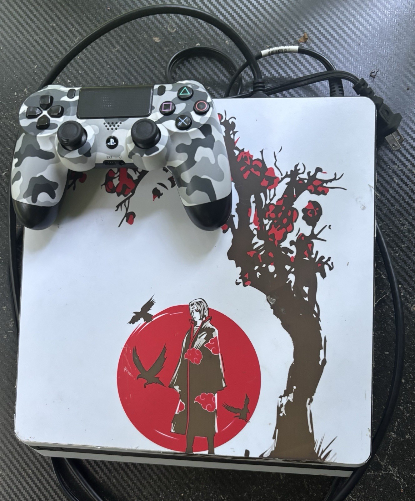 Sony PlayStation 4 Slim 1TB White 1080p Wi-Fi Itachi Skin + DualShock 4 Camo