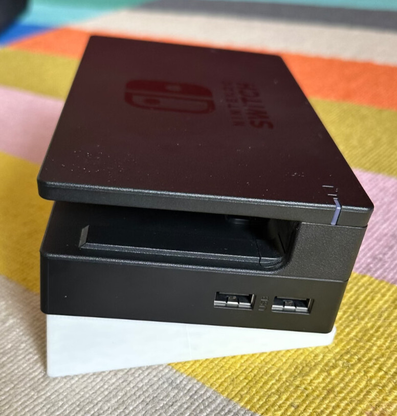 Nintendo Switch HAC-001 V1 Console (Unpatched XAW1010) + Dock + 128GB + Case