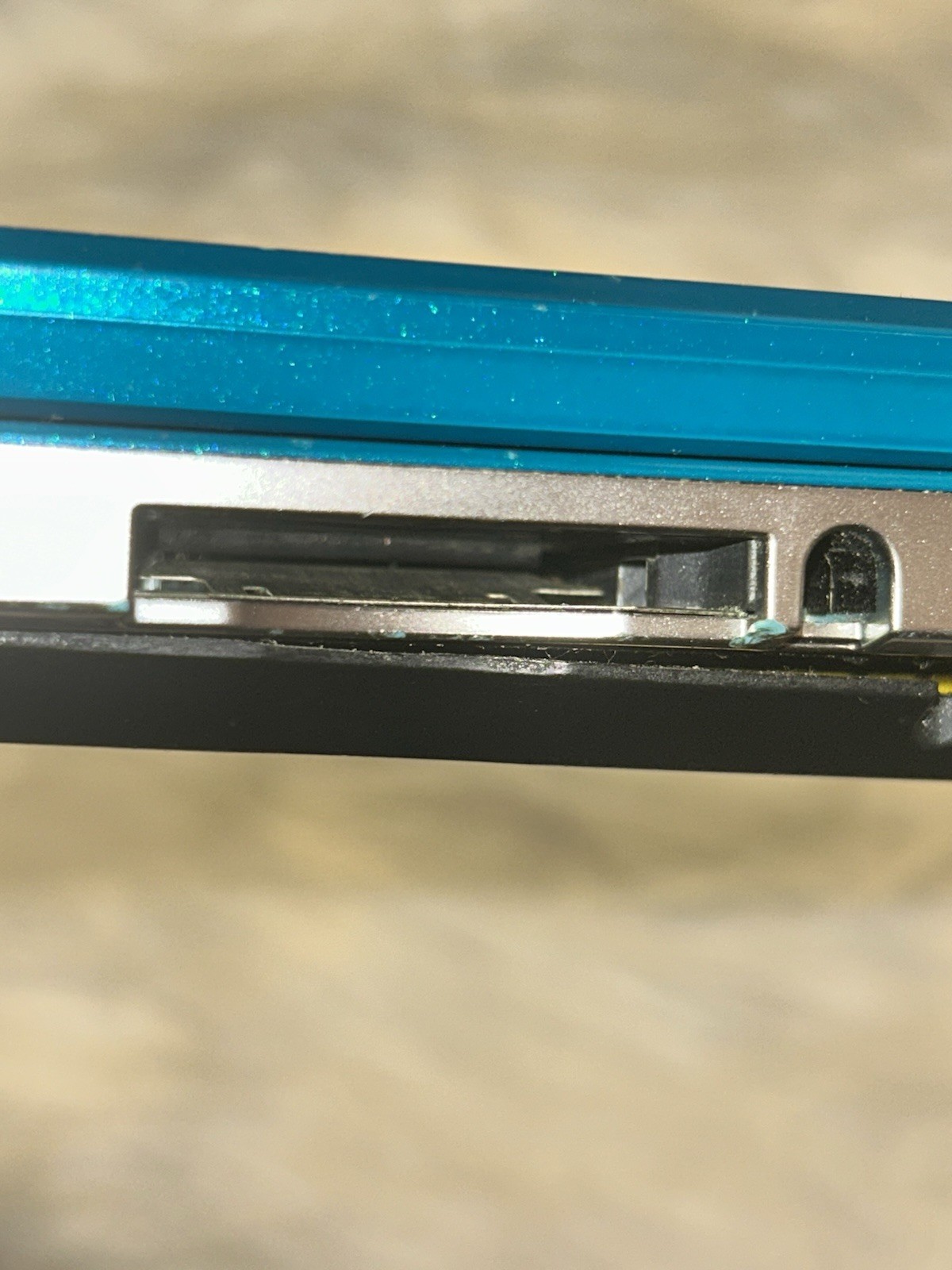 READ Nintendo US 3DS Aqua Blue For Parts/Repair Powers On