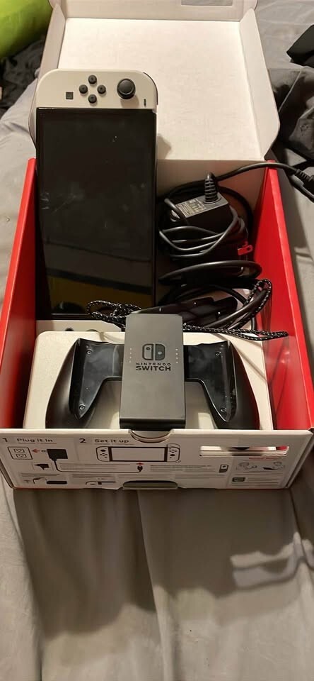 Nintendo Switch OLED Model – 64GB/White (HEGSKAAAA)