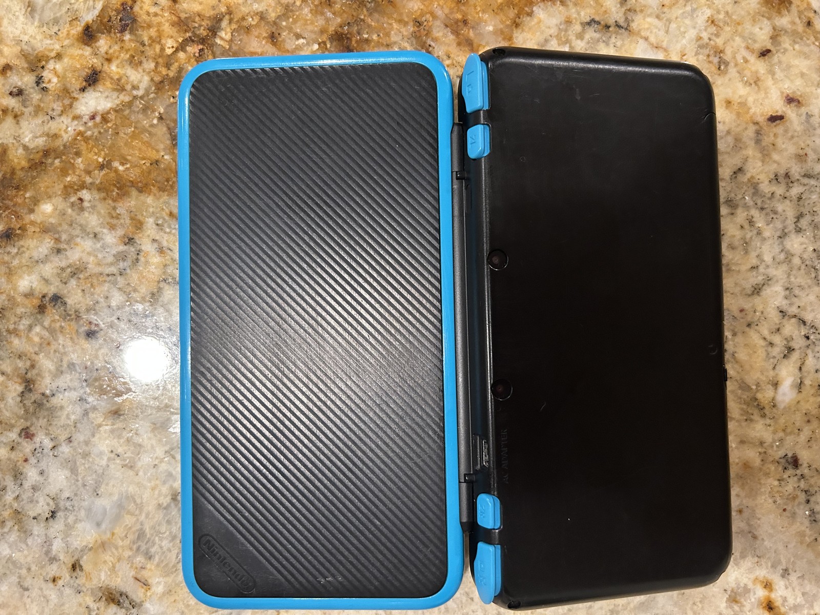 Nintendo 2DS XL Console – Black/Turquoise