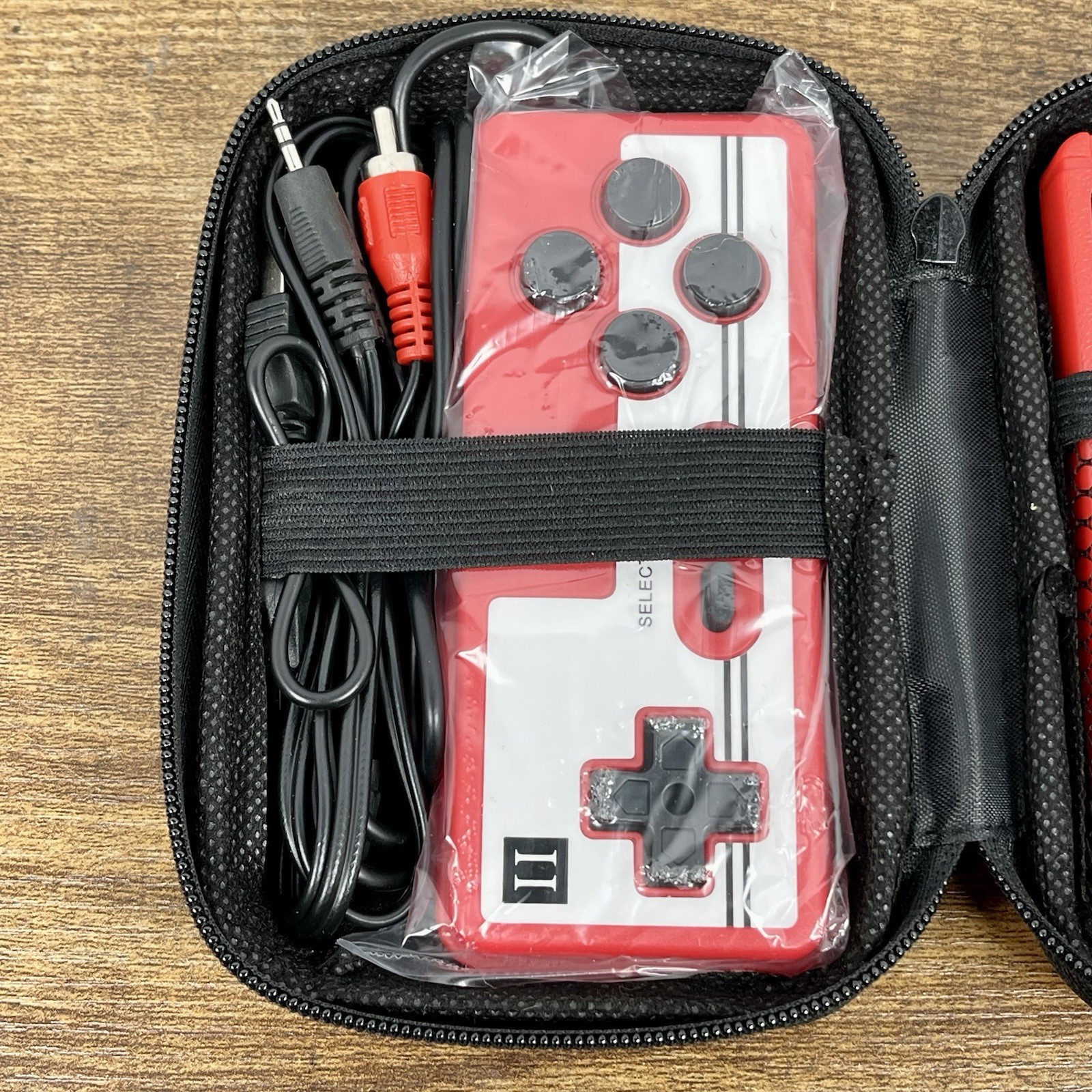 Retro FC Plus Handheld Game Console w/ Gamepad AV Cable Case – Red