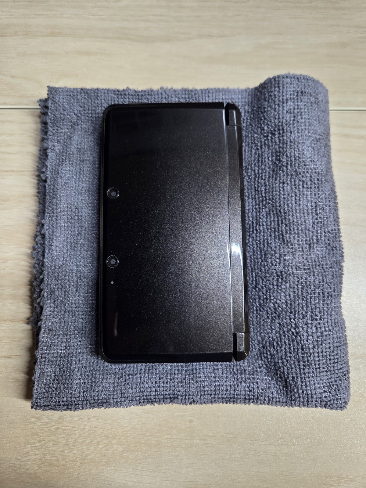 Nintendo 3DS with original box – Cosmo Black – For Repair Tested and Working