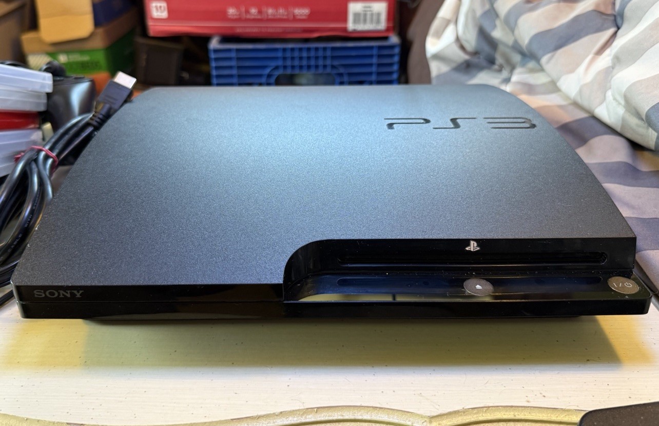 Sony PS3 Slim 250GB CECH-2001B Bundle 2 Controllers 5 Games
