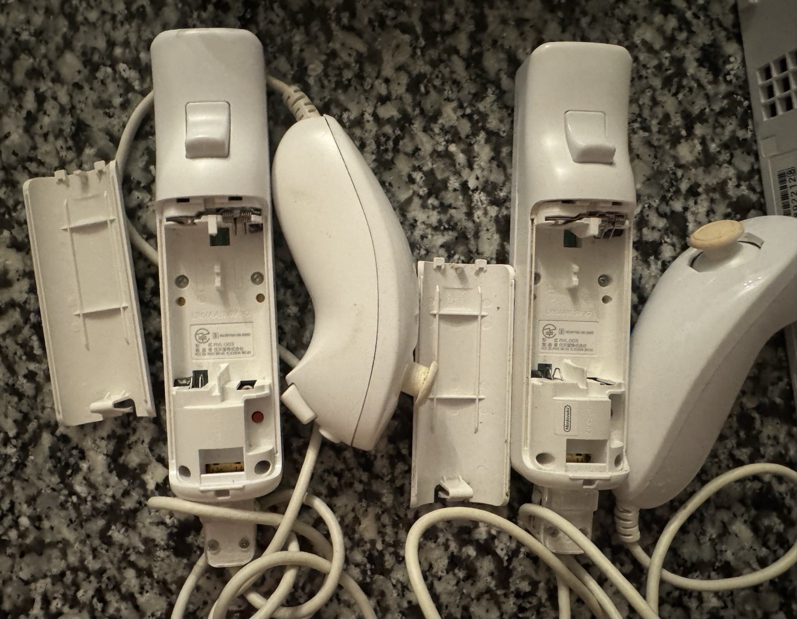 Nintendo Wii Console, Cables, 2 Controller, & 2 Nunchuck OEM Bundle PLEASE READ