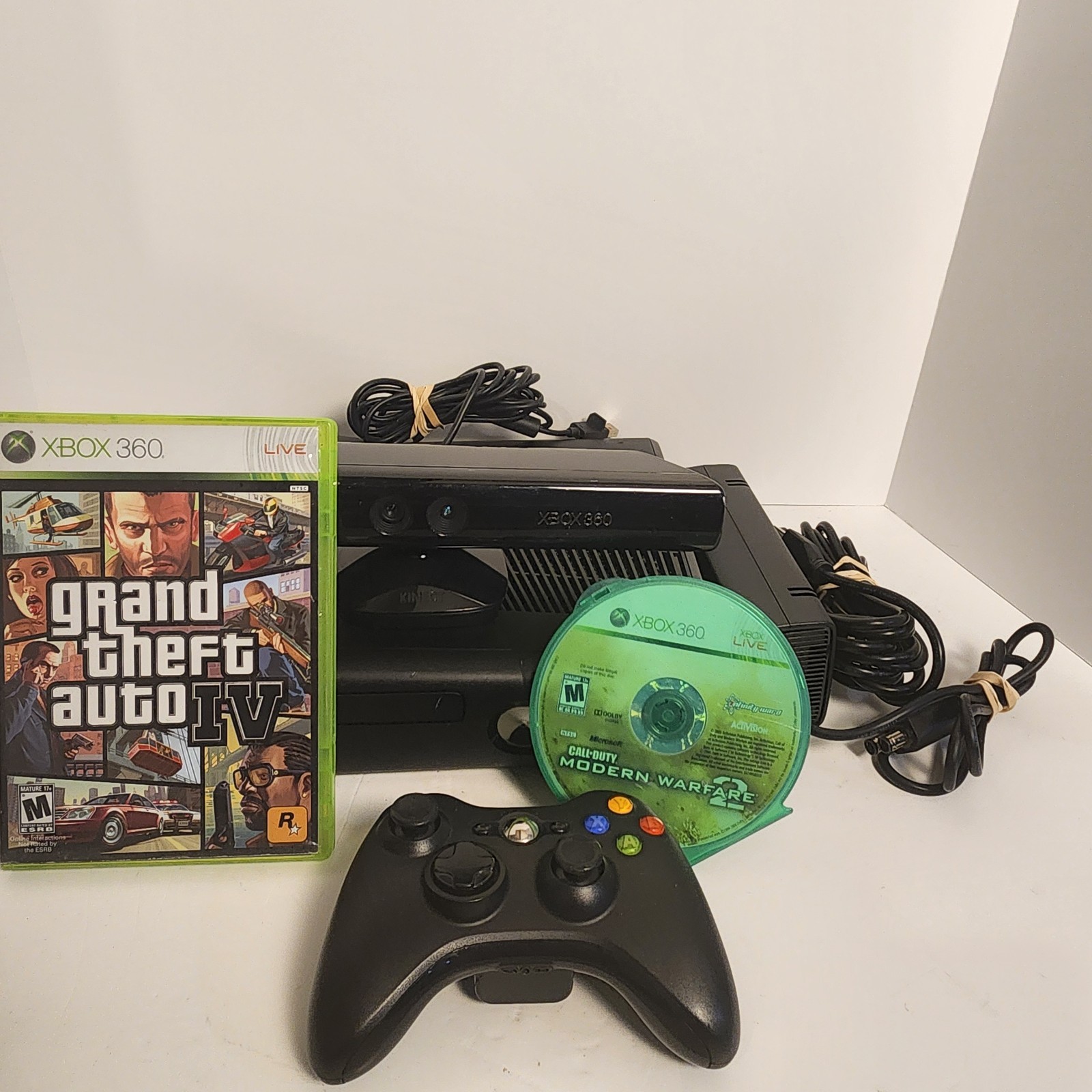 XBox 360 S Console 2 GAME 1 Controler BUNDLE! Tested Works
