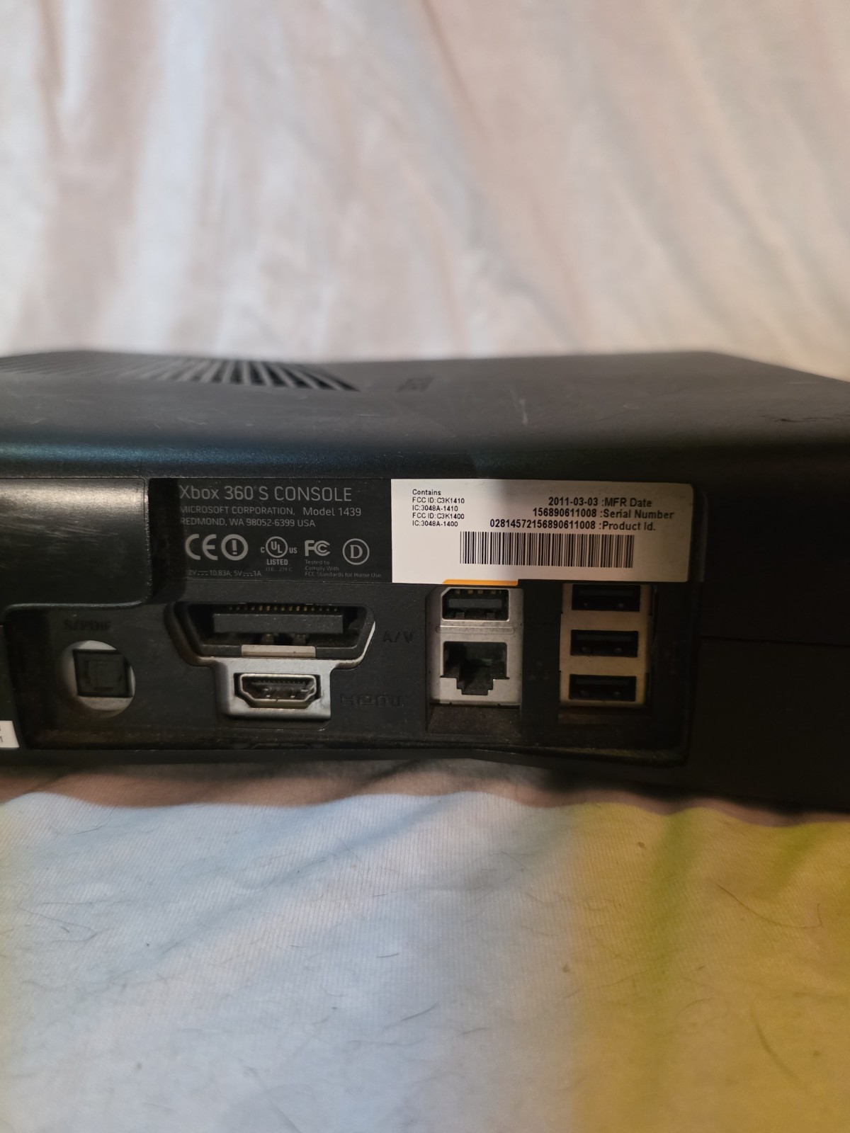 X Box 360 S Gaming console With Kintect Headphones Controller 320 Gb Hard Drive.