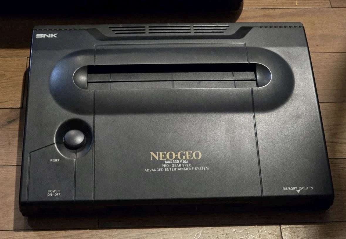 Neo Geo AES Gold System; 2 Controllers, and Cables